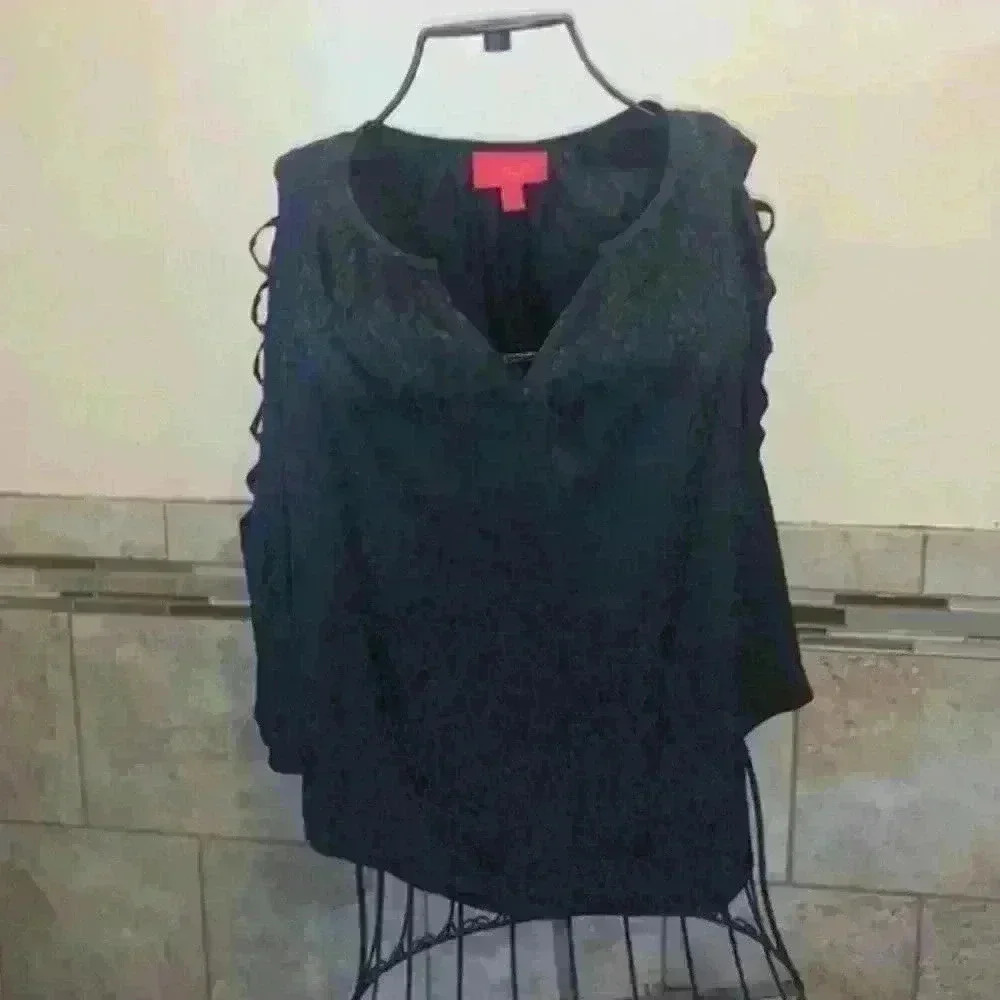 Jennifer Lopez woman’s blouse size small